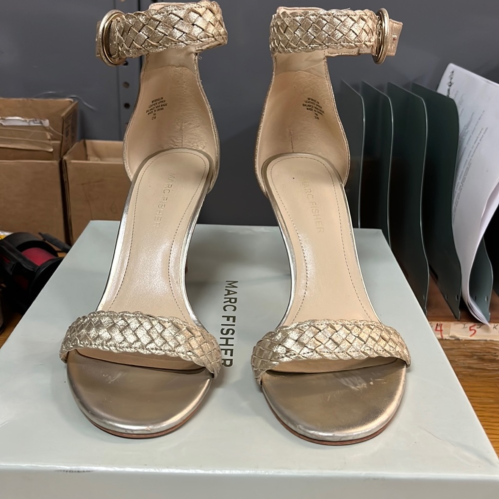 Marc Fisher Braelin Heels 7 M 3 inch heal